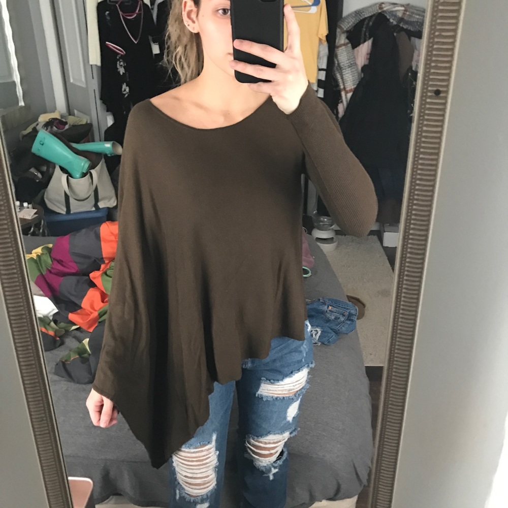 One sleeve adorable top!!